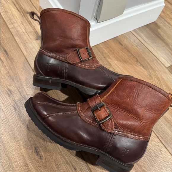 FRYE VINTAGE Brown Leather Duck Boots W/ Fur Lining & Buckles | 6.5 B - Picture 4 of 7